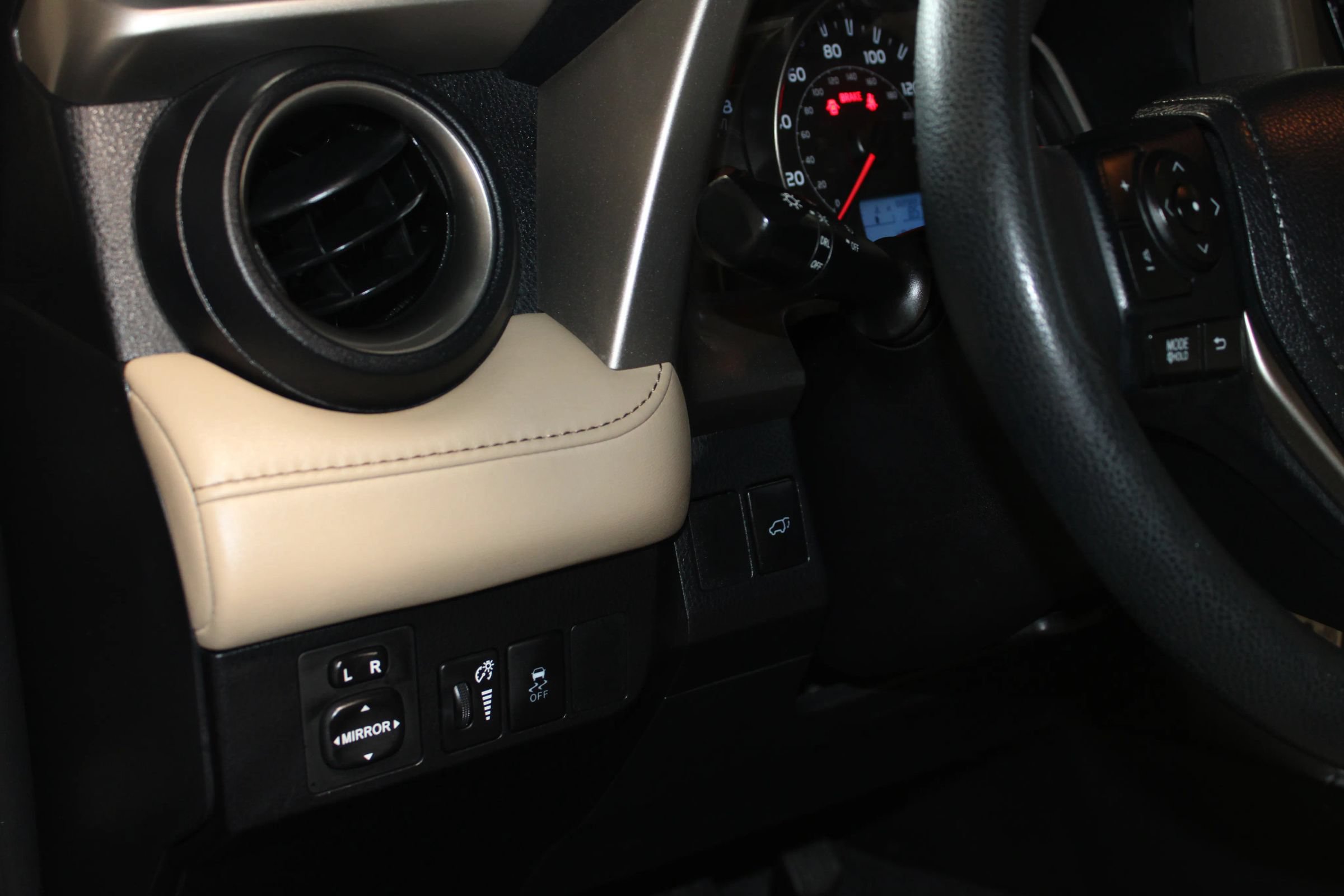 Used 2015 Toyota RAV4 XLE FWD image 19