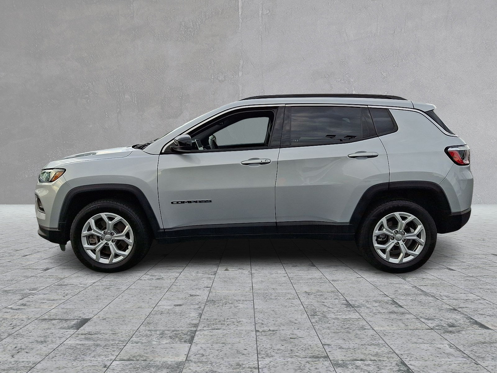 Used 2024 Jeep Compass Latitude AWD/4WD image 7