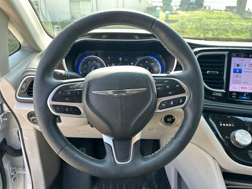 Used 2022 Chrysler Pacifica Limited image 11