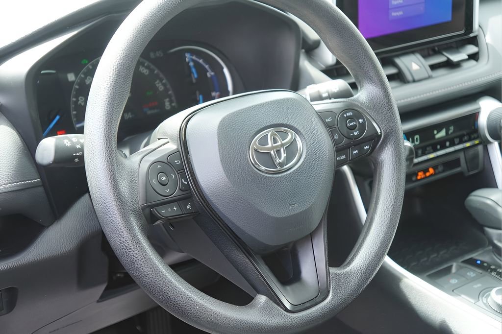 Used 2025 Toyota RAV4 XLE image 13