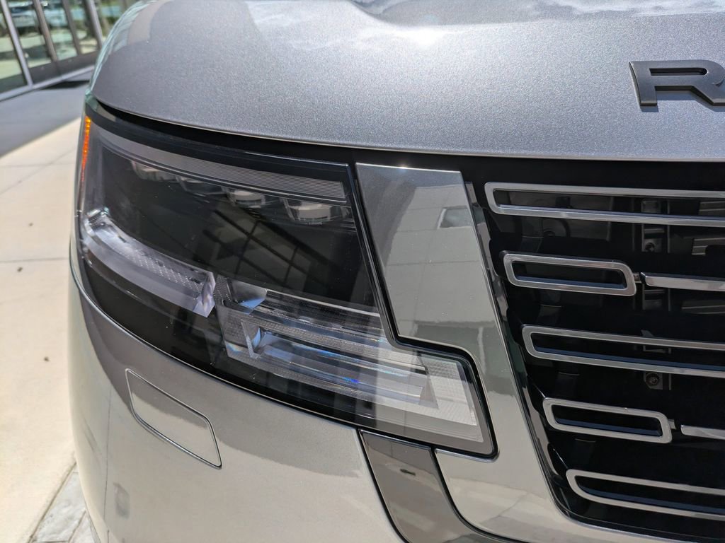 New 2025 Land Rover Range Rover Long Wheelbase SE AWD/4WD image 9