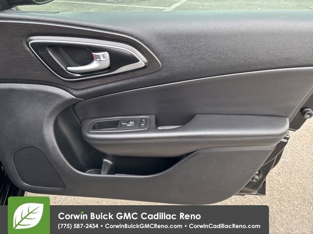 Used 2017 Chrysler 200 Limited Platinum w/ Comfort & Convenience Group image 27