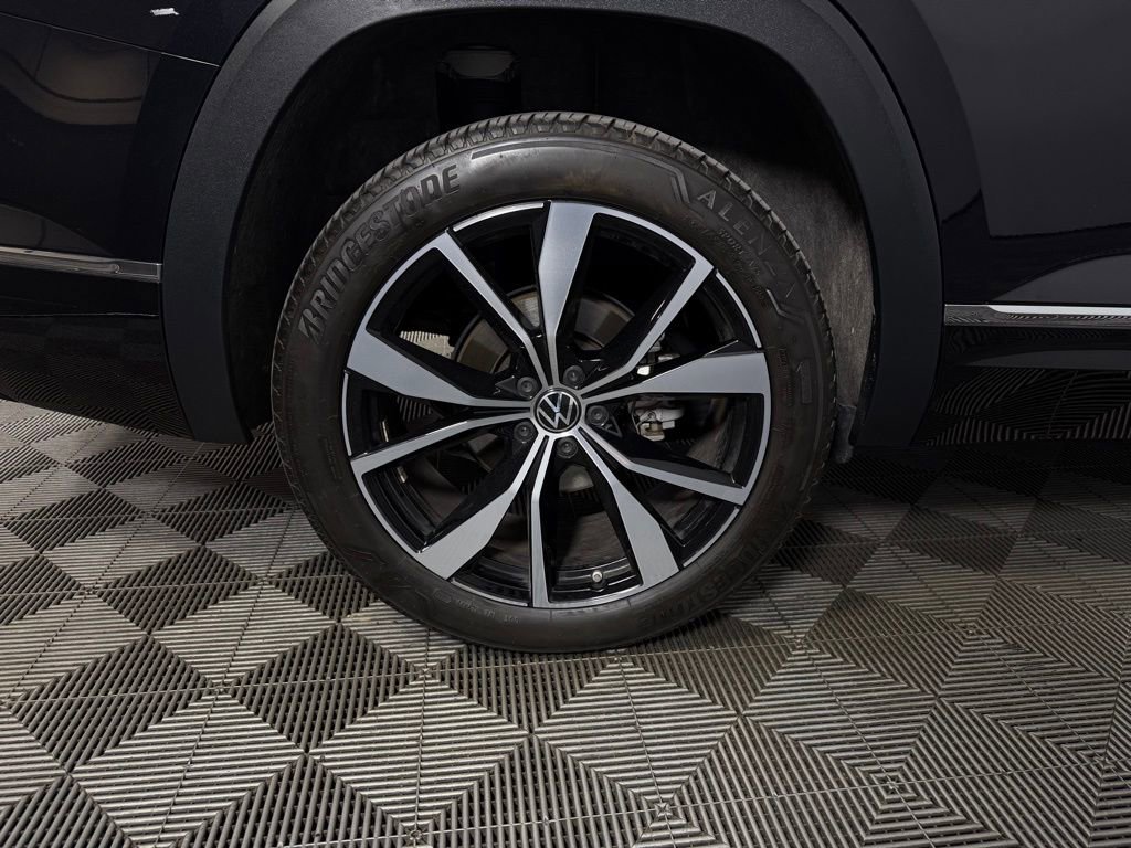 Used 2024 Volkswagen Atlas SEL Premium R-Line image 12