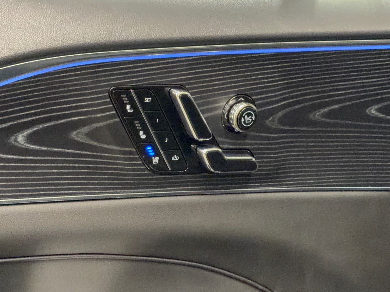 Used 2024 Cadillac Lyriq Luxury w/ LPO, Floor Liner Package AWD/4WD image 16