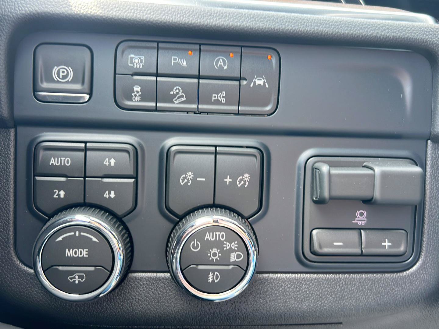 New 2026 Chevrolet Tahoe High Country AWD/4WD image 22