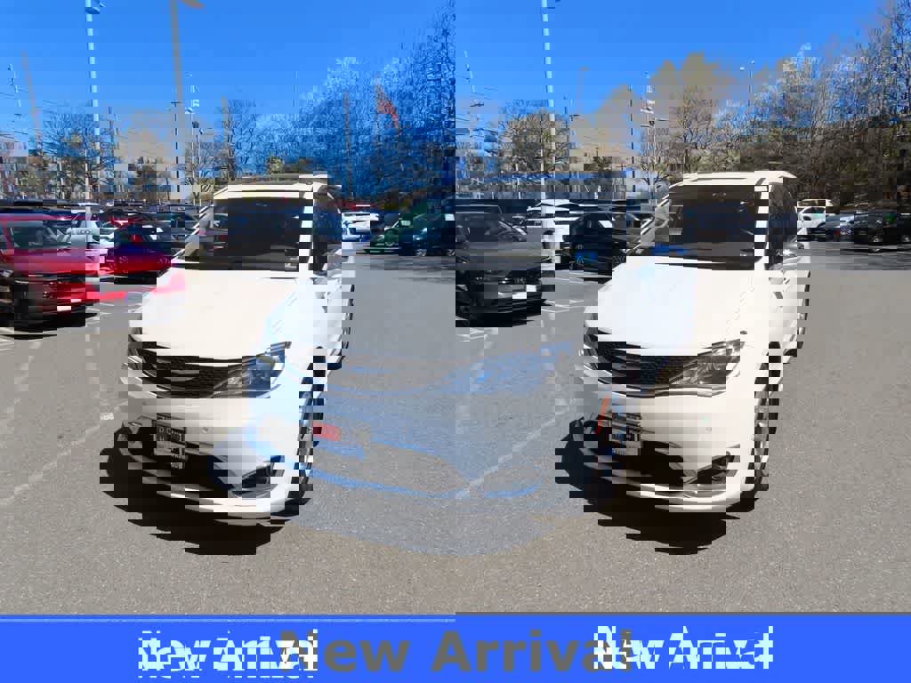 Used 2017 Chrysler Pacifica Limited image 1