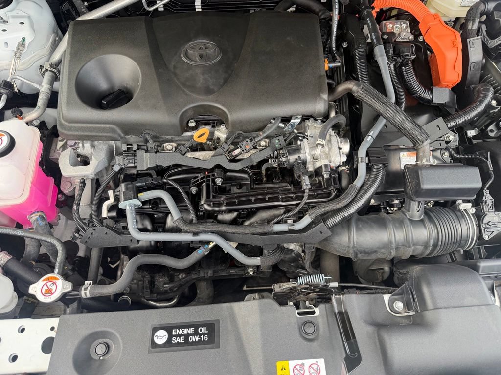Used 2025 Toyota RAV4 XLE AWD/4WD image 30