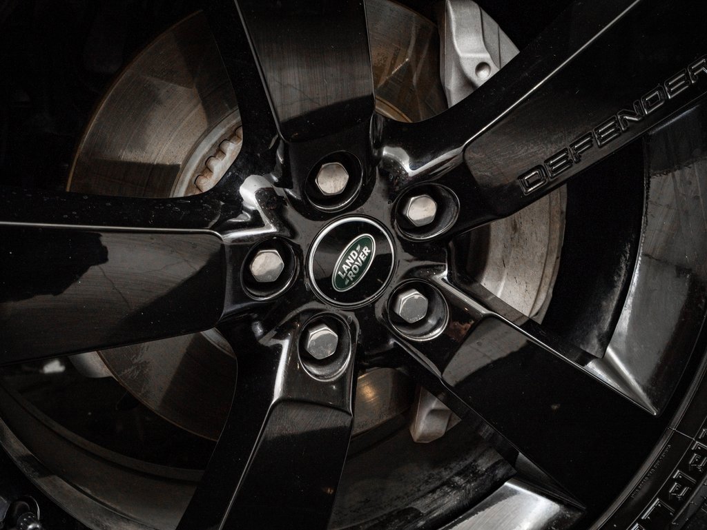 Used 2023 Land Rover Defender 110 X-Dynamic SE image 8