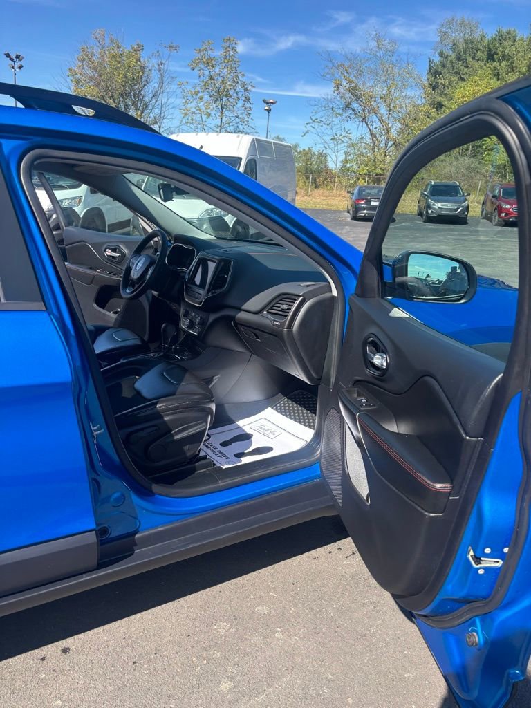 Used 2022 Jeep Cherokee Trailhawk image 16