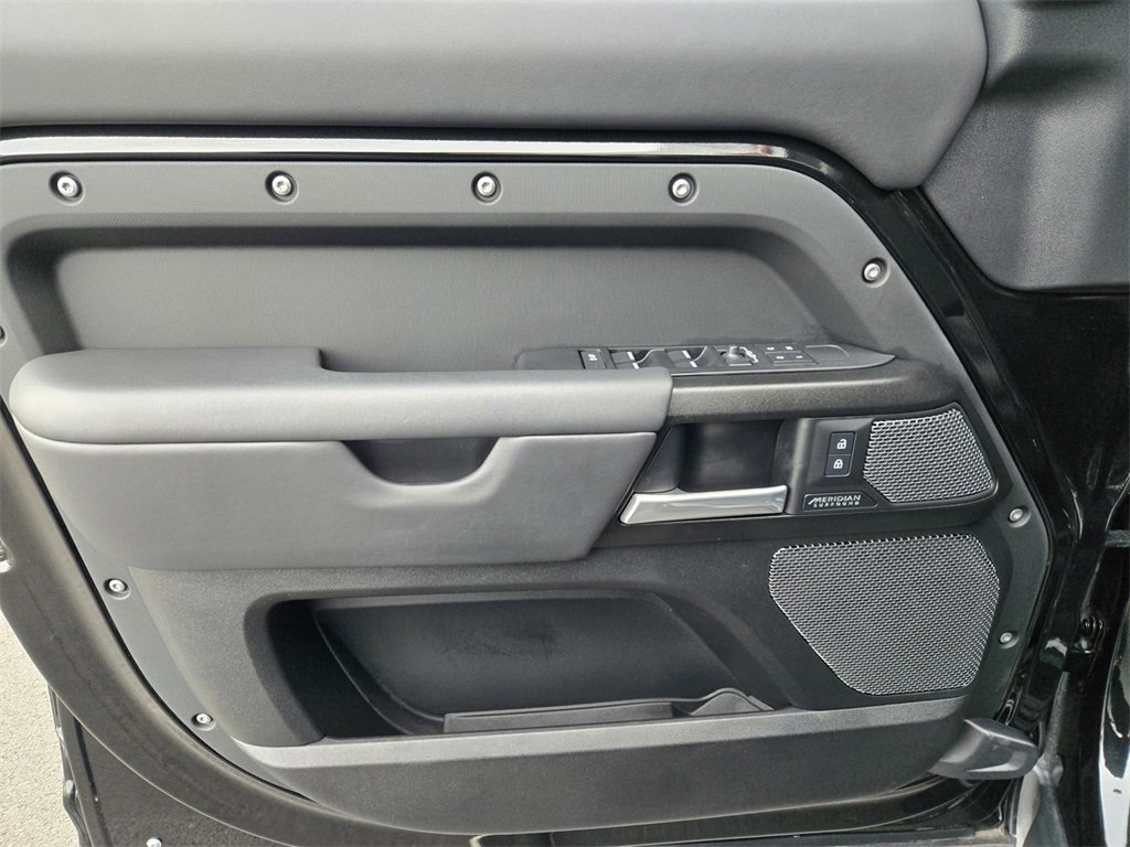 Certified 2024 Land Rover Defender 110 V8 image 17