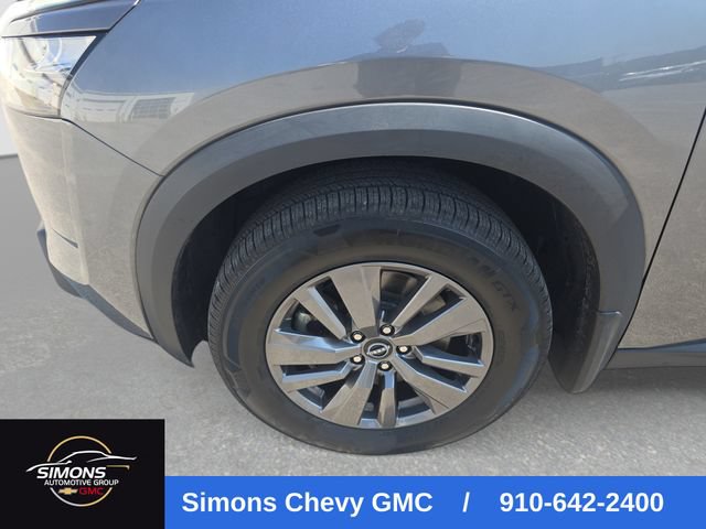 Used 2024 Nissan Pathfinder SV w/ SV Premium Package FWD image 21