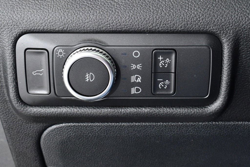 Used 2022 Ford Explorer XLT w/ Equipment Group 202A image 32