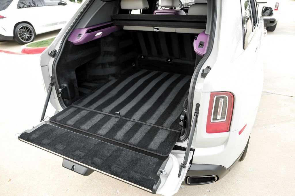 Used 2022 Rolls-Royce Cullinan Black Badge image 56