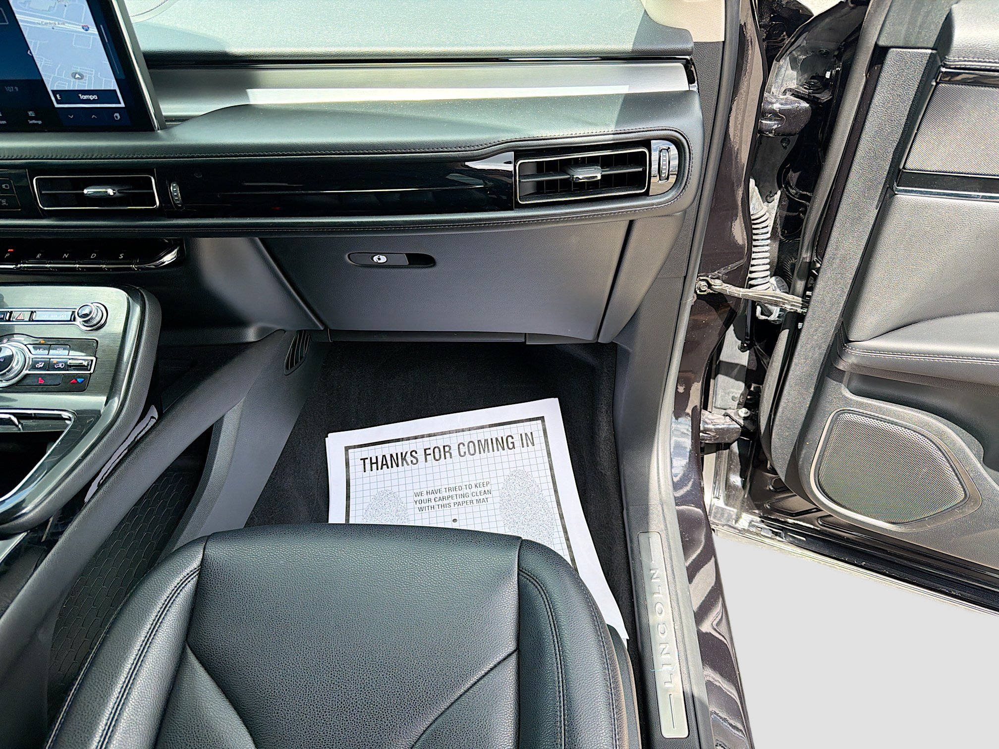 Used 2022 Lincoln Nautilus FWD w/ Premium Package image 17