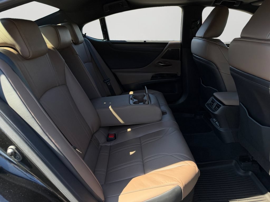 Certified 2025 Lexus ES 300h Ultra Luxury w/ Accessory Package (Z1) FWD image 8
