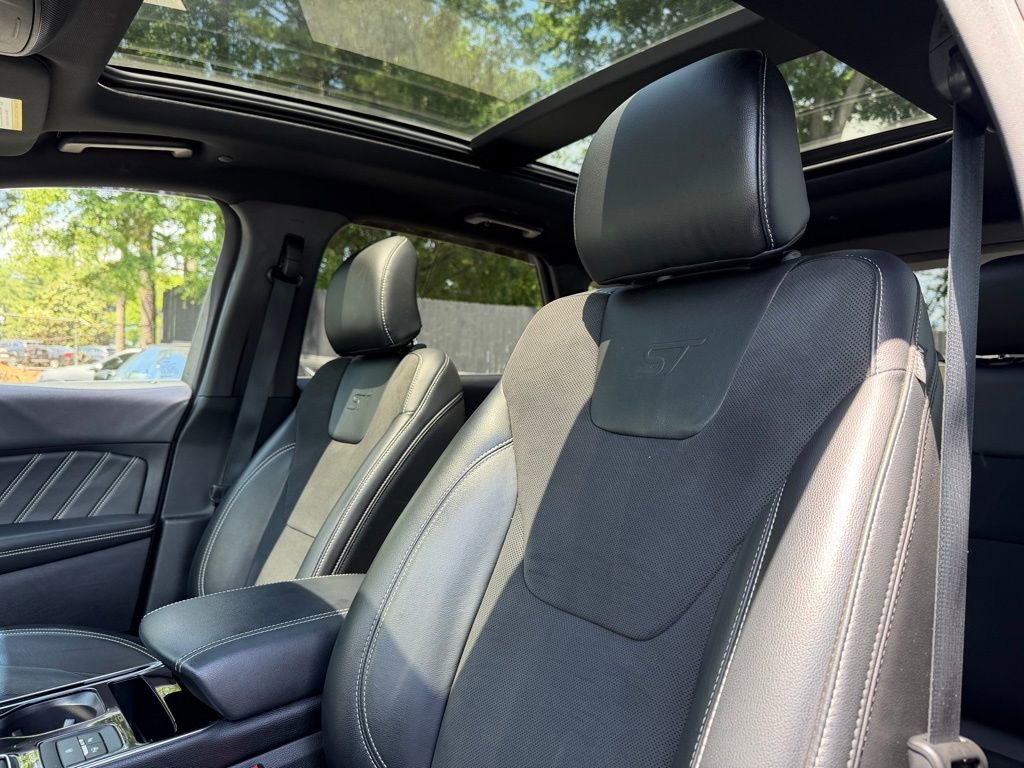 Used 2019 Ford Edge ST w/ Equipment Group 401A AWD/4WD image 11