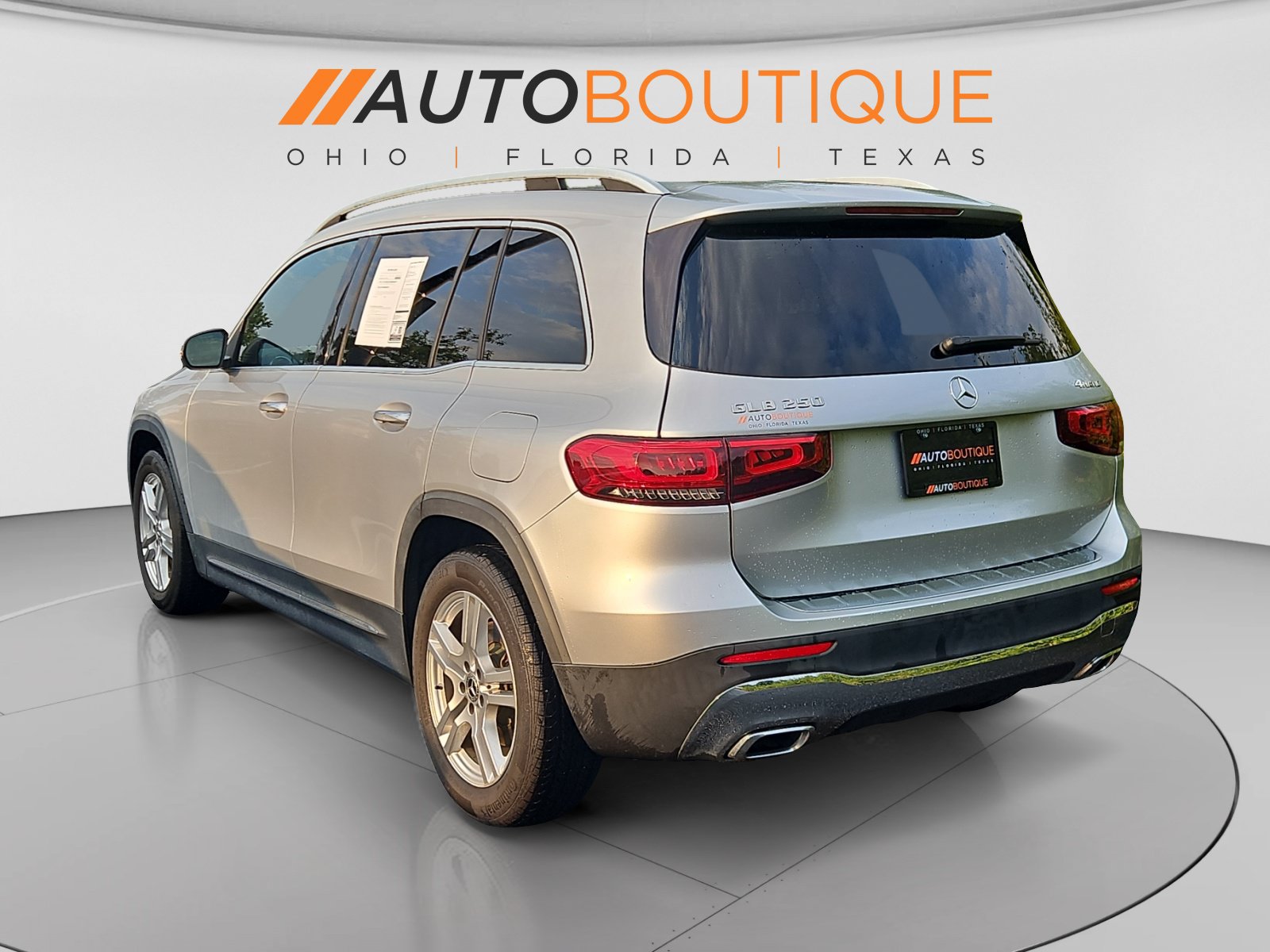 Used 2020 Mercedes-Benz GLB 250 4MATIC w/ Premium Package image 3