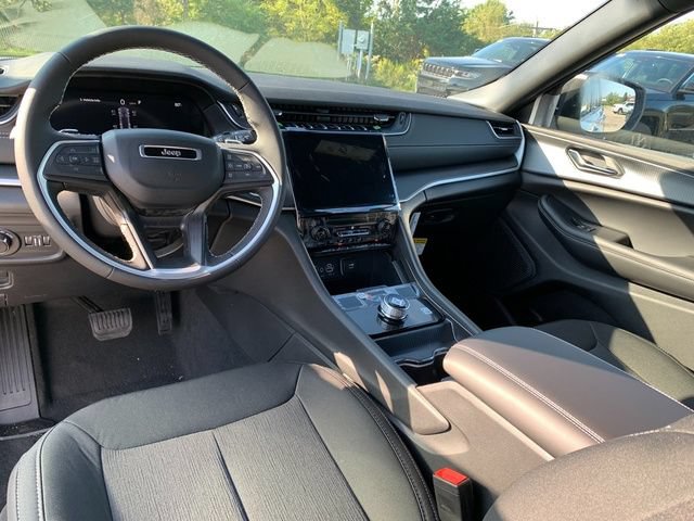 New 2027 Jeep Grand Cherokee Laredo AWD/4WD image 13