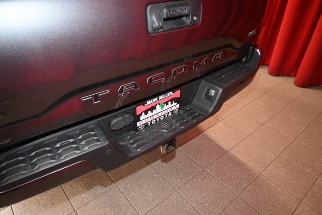 Used 2018 Toyota Tacoma TRD Off-Road image 11