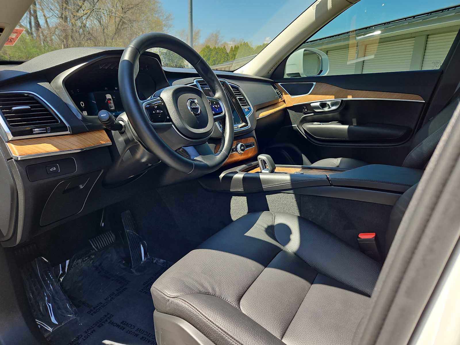 Used 2025 Volvo XC90 B6 Plus w/ Protection Package Premier AWD/4WD image 11