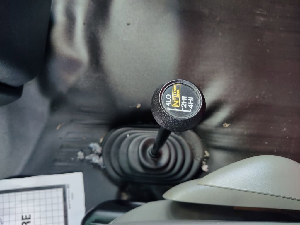 Used 2018 Chevrolet Express 2500 w/ Driver Convenience Package image 27