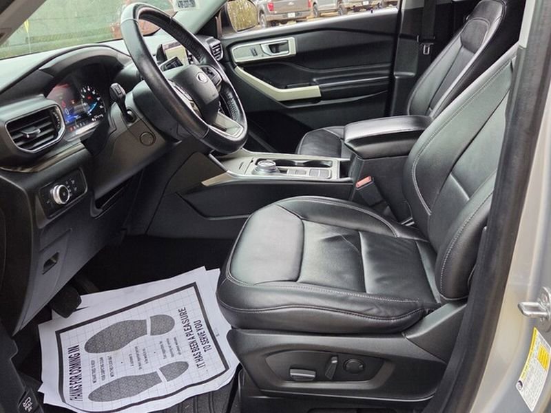 Used 2021 Ford Explorer Limited w/ Equipment Group 301A image 6
