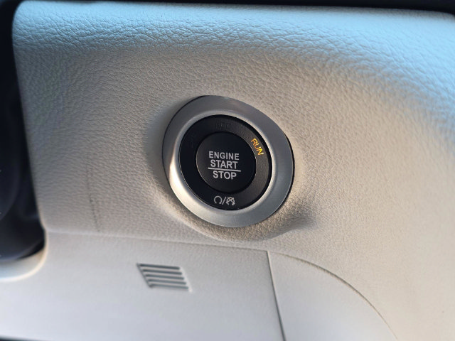 Used 2024 Chrysler Pacifica Limited FWD image 38