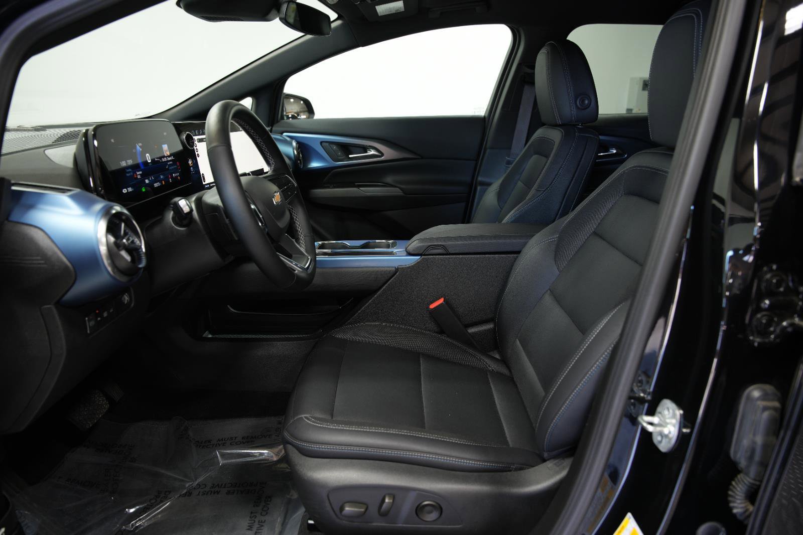 Used 2025 Chevrolet Equinox EV LT w/ Convenience Package image 24