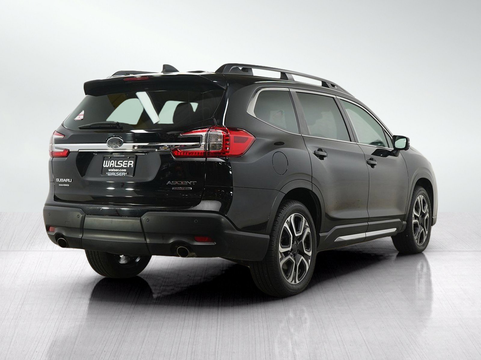 Used 2023 Subaru Ascent Limited w/ Technology Package AWD/4WD image 5