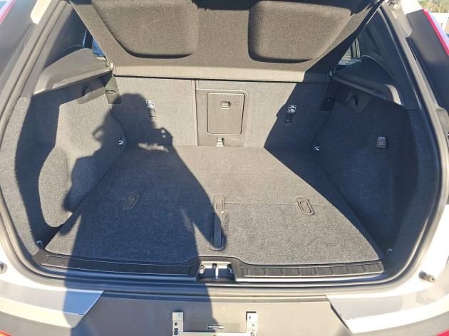 Used 2025 Volvo XC40 B5 Plus image 6