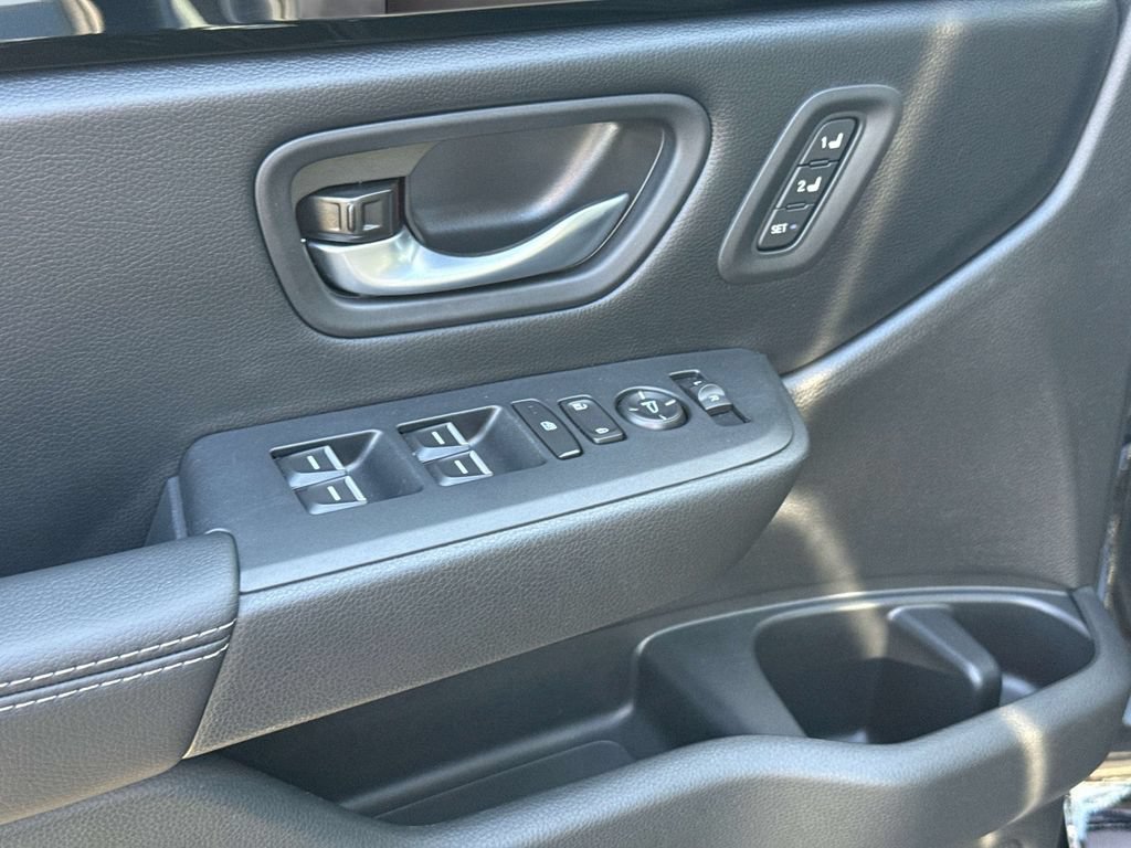 Used 2025 Honda Pilot Touring image 27