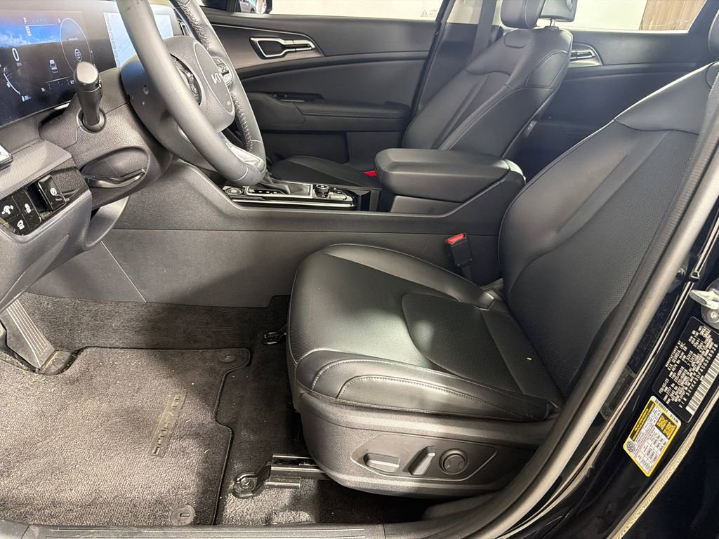 Used 2025 Kia Sportage SX image 11