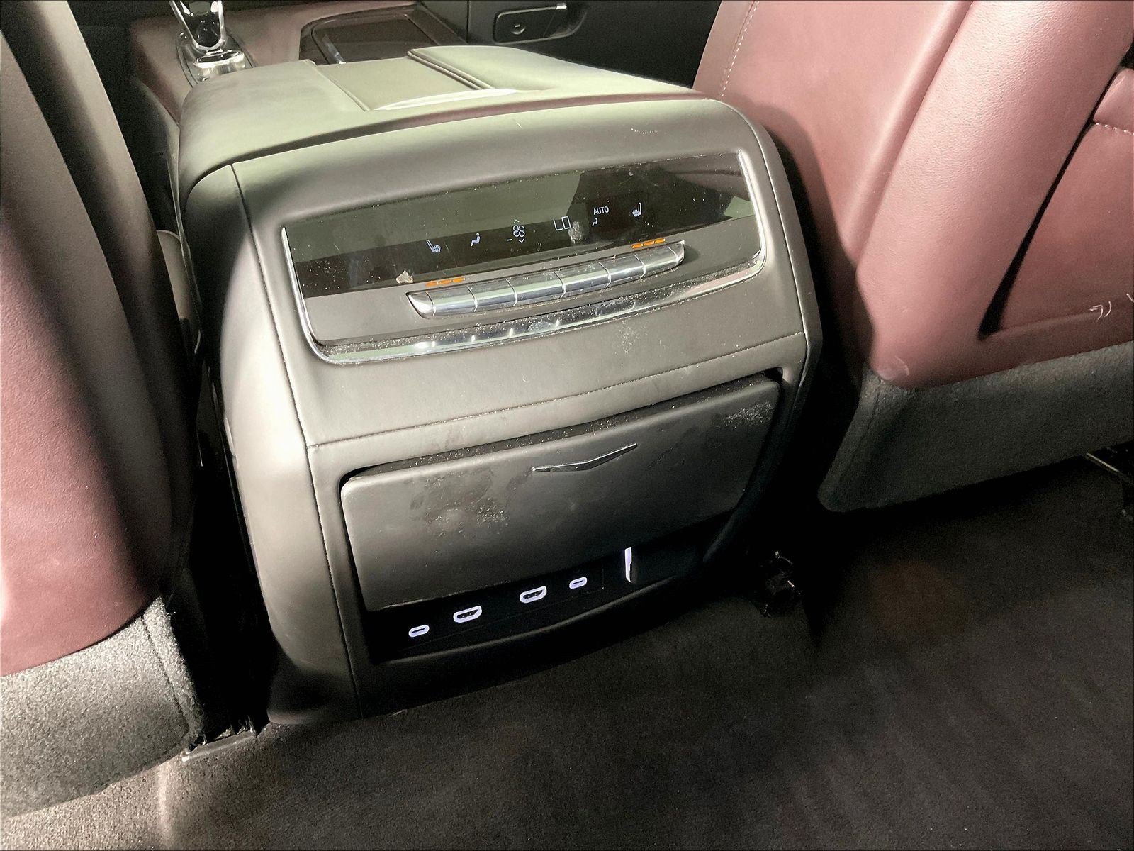 Used 2022 Cadillac Escalade Premium Luxury Platinum w/ LPO, Radiant Package AWD/4WD image 10