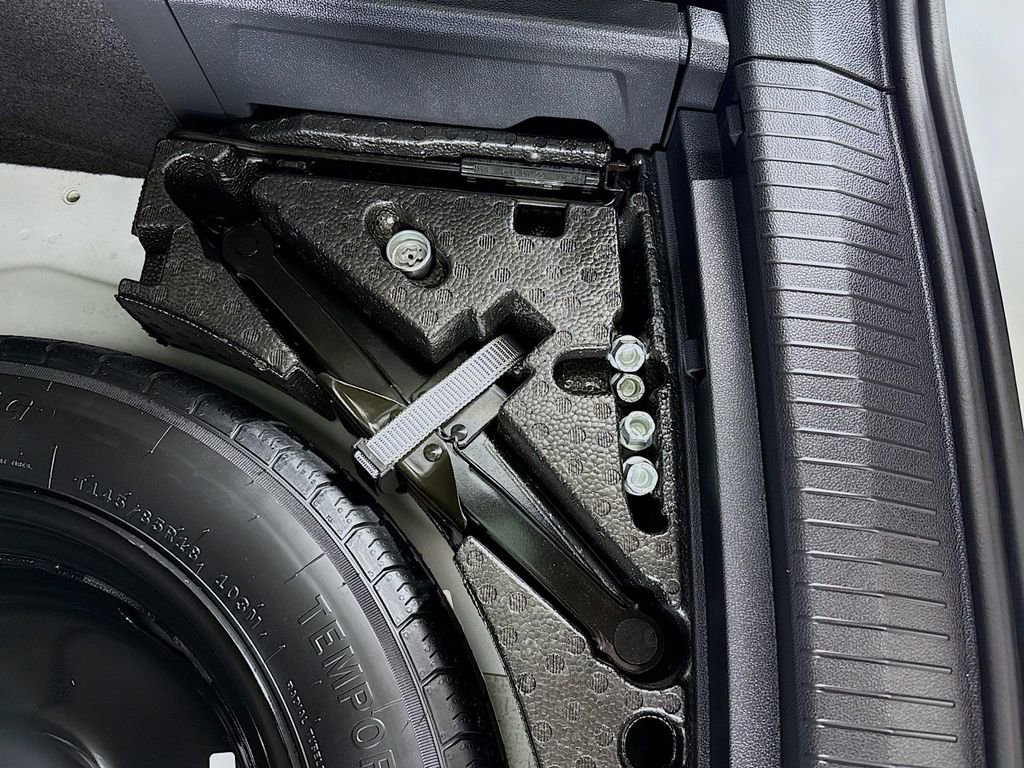 Used 2024 Volkswagen Tiguan S image 6