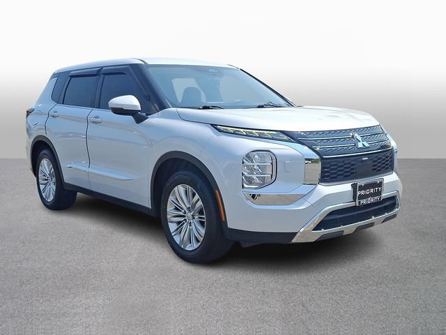 Used 2022 Mitsubishi Outlander ES AWD/4WD image 3