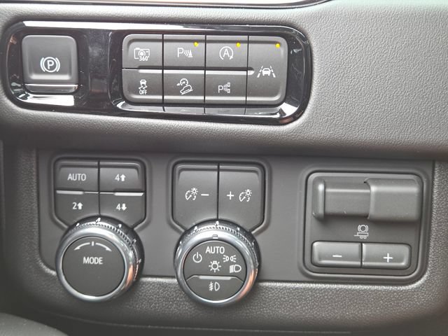 New 2026 GMC Yukon Elevation w/ Elevation Premium Package AWD/4WD image 31