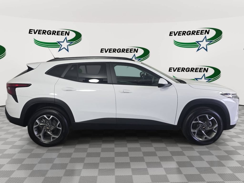 New 2026 Chevrolet Trax LT w/ LT Convenience Package FWD image 4