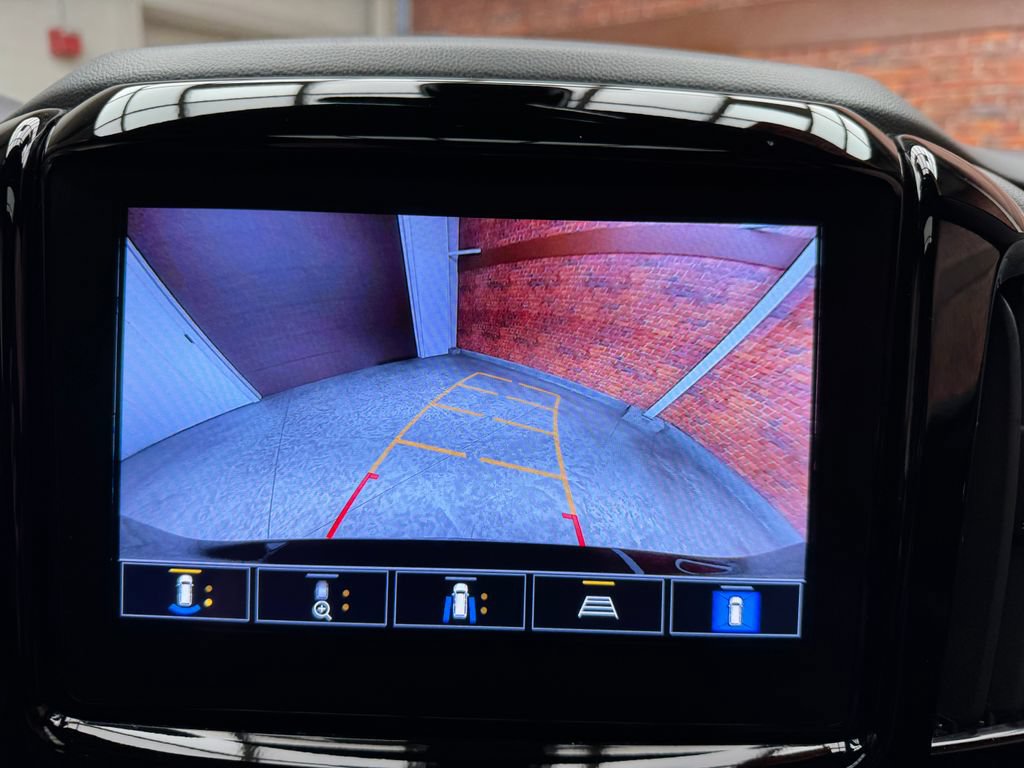 Used 2023 Chevrolet Traverse RS AWD/4WD image 22