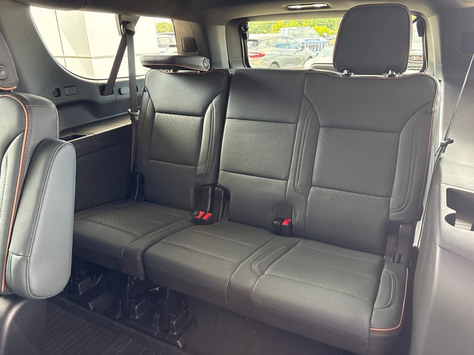 New 2026 GMC Yukon XL AT4 w/ AT4 Premium Plus Package AWD/4WD image 20