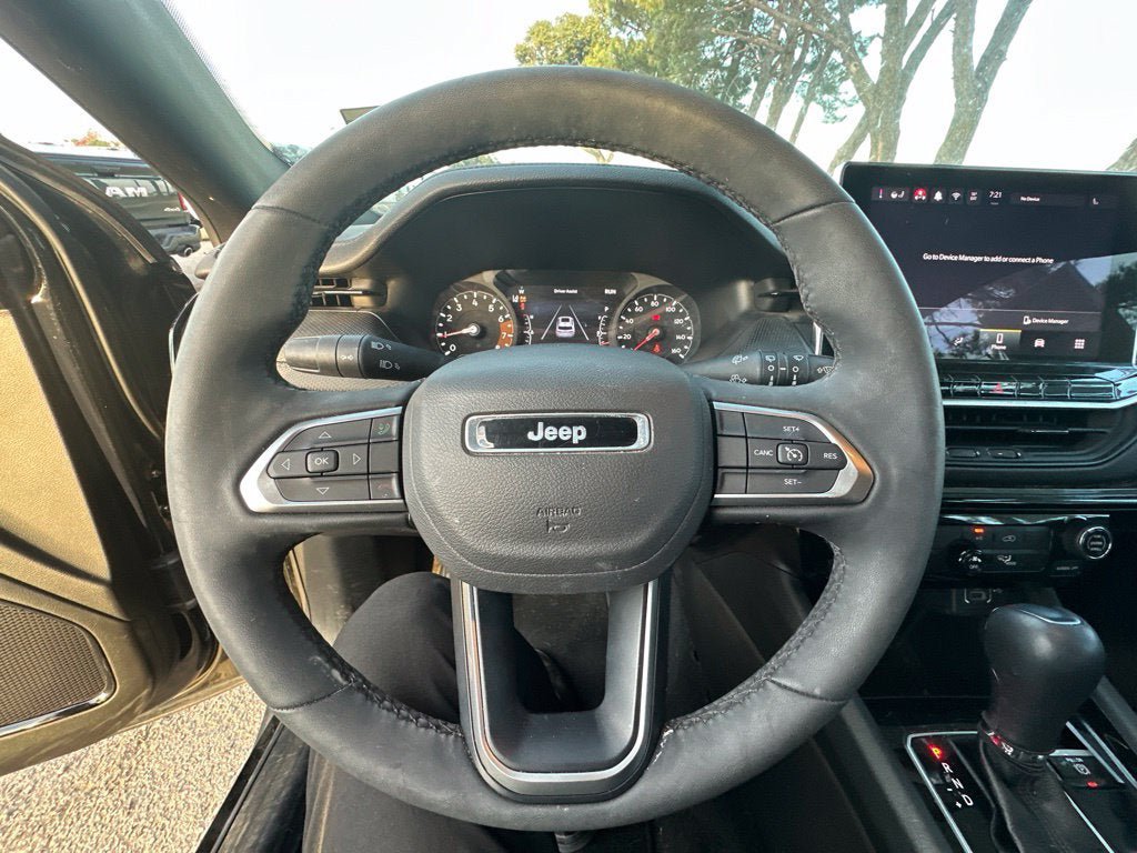 Used 2025 Jeep Compass Latitude w/ Altitude Special Edition AWD/4WD image 8