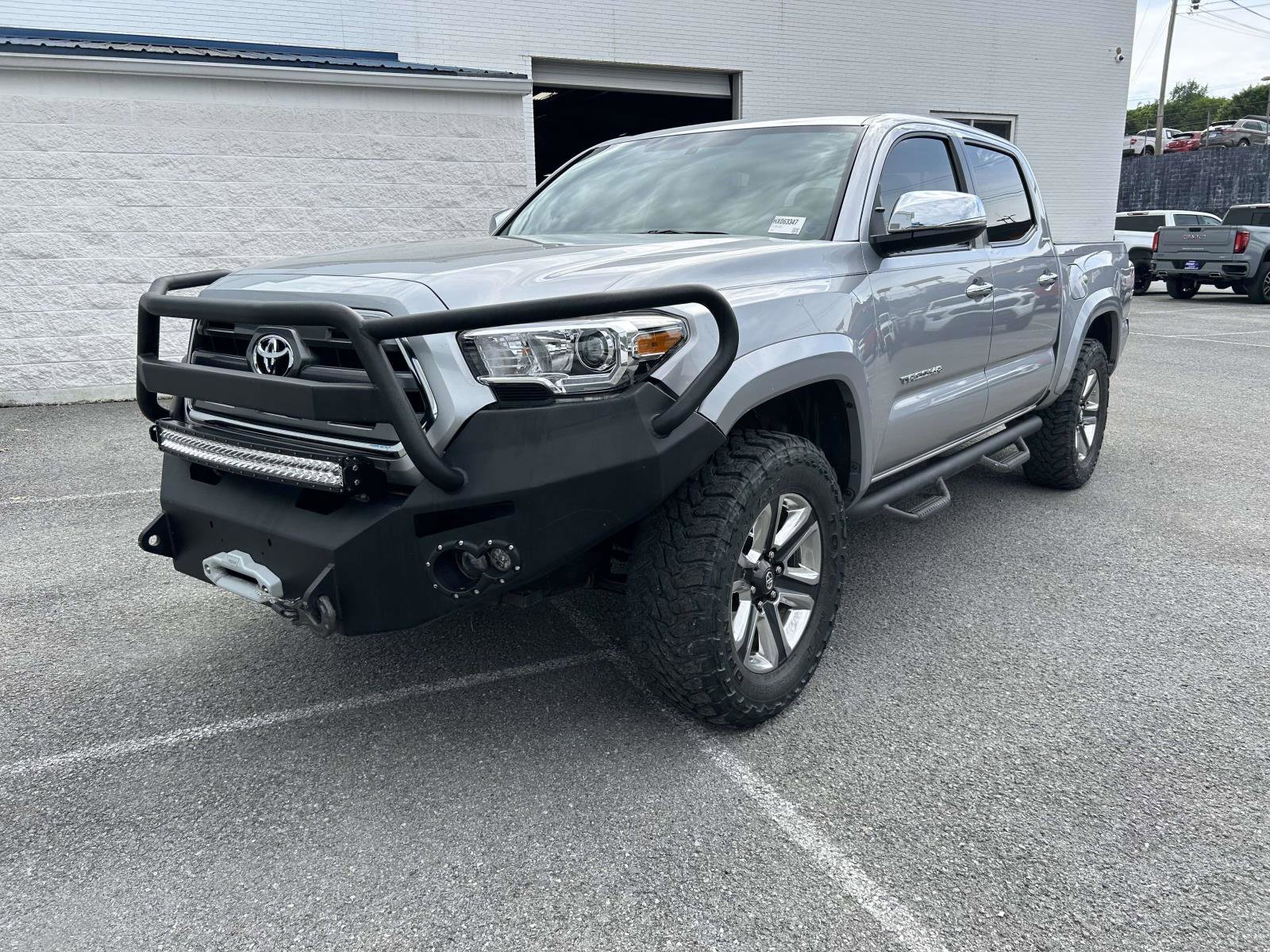 Used 2017 Toyota Tacoma Limited w/ Tow Package AWD/4WD image 7