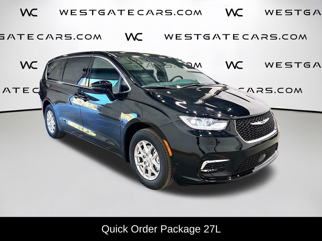 New 2026 Chrysler Pacifica Select image 2