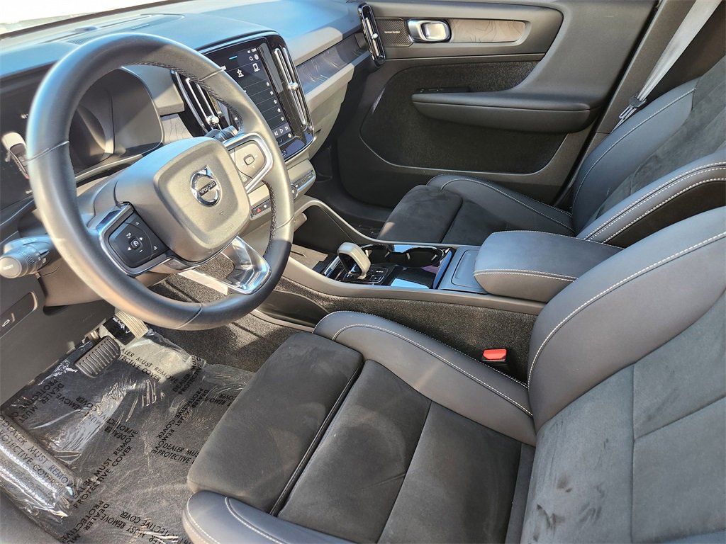 Used 2023 Volvo C40 P8 Recharge Ultimate image 7