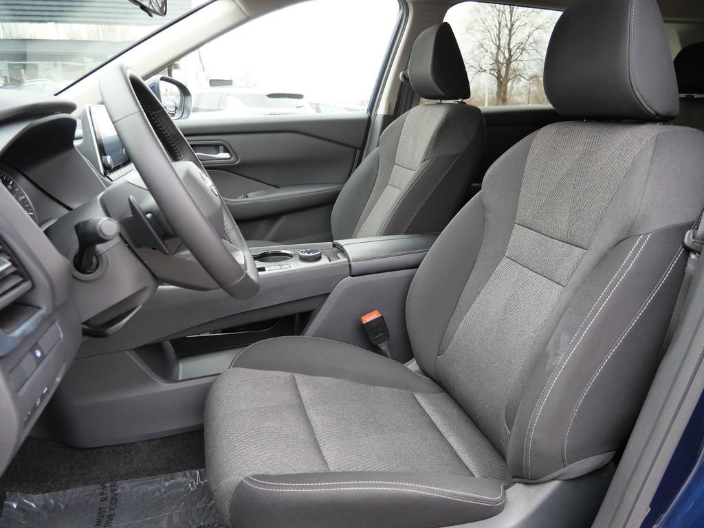 Used 2025 Nissan Rogue SV AWD/4WD image 30