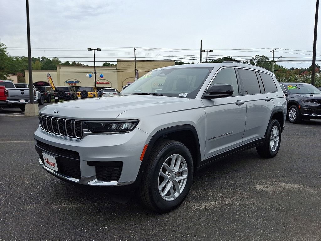 Used 2022 Jeep Grand Cherokee L Laredo w/ Luxury Tech Group I image 3