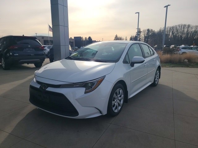 Used 2024 Toyota Corolla LE image 3