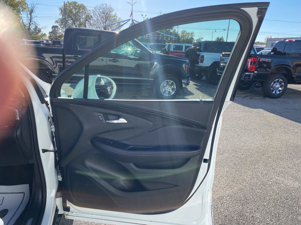 Used 2018 Buick Envision Essence FWD image 43