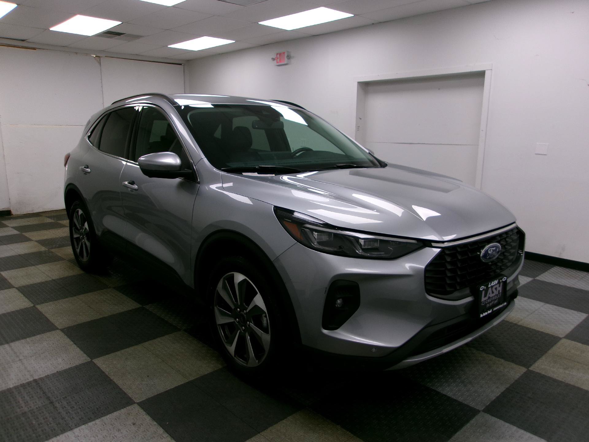 Used 2024 Ford Escape Platinum AWD/4WD image 14