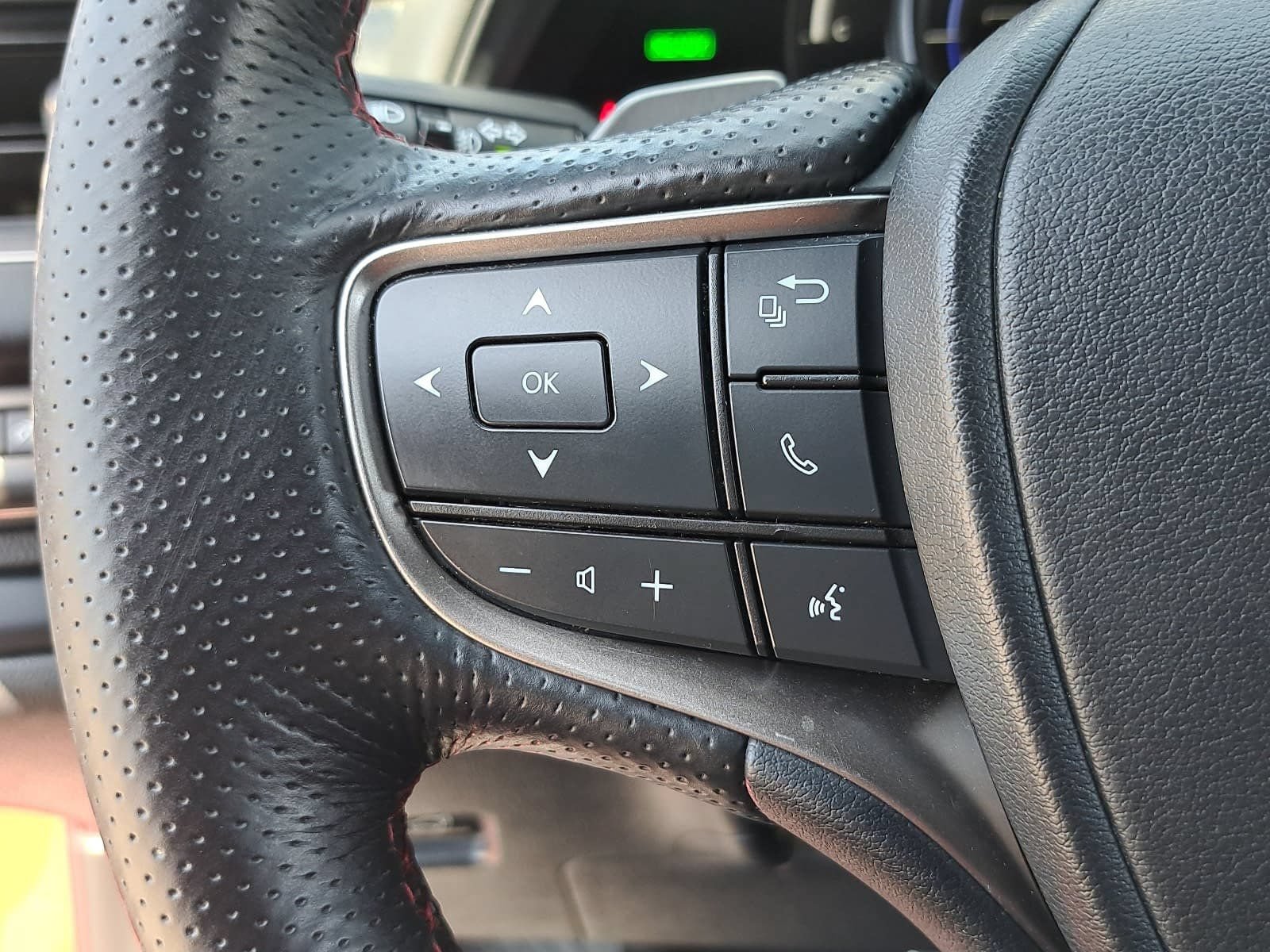 Used 2019 Lexus UX 250h F Sport w/ F Sport Premium Package AWD/4WD image 18