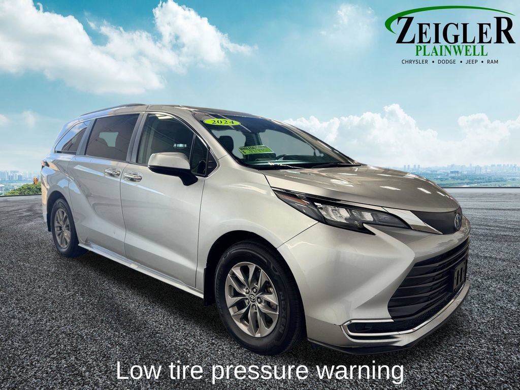 Used 2024 Toyota Sienna XLE FWD image 7
